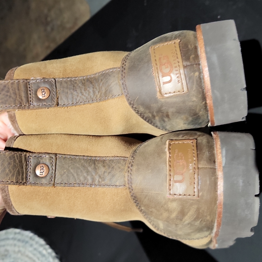 Ugg lace up snow boots - Picture 2 of 5